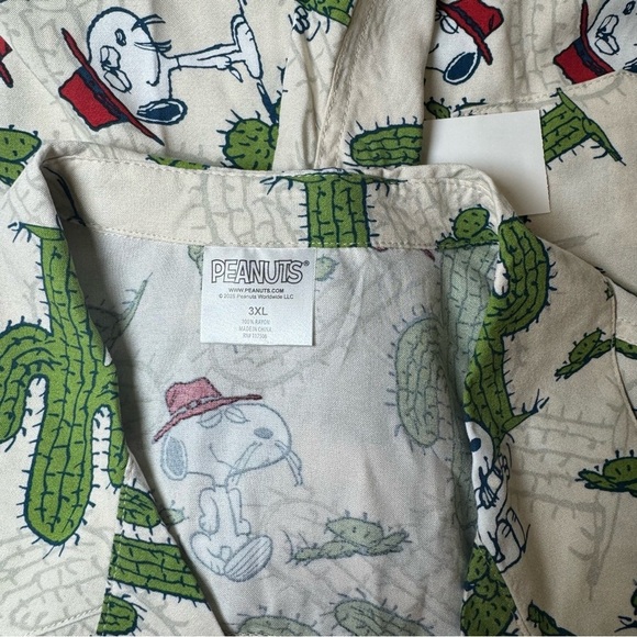 Peanuts Men's and Big Men's Spike Snoopy Desert Button Down Hawaiian Shirt - Picture 6 of 6